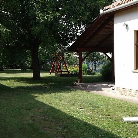 Nosztalgia Vendeghaz Hotel Mezőkövesd Buitenkant foto