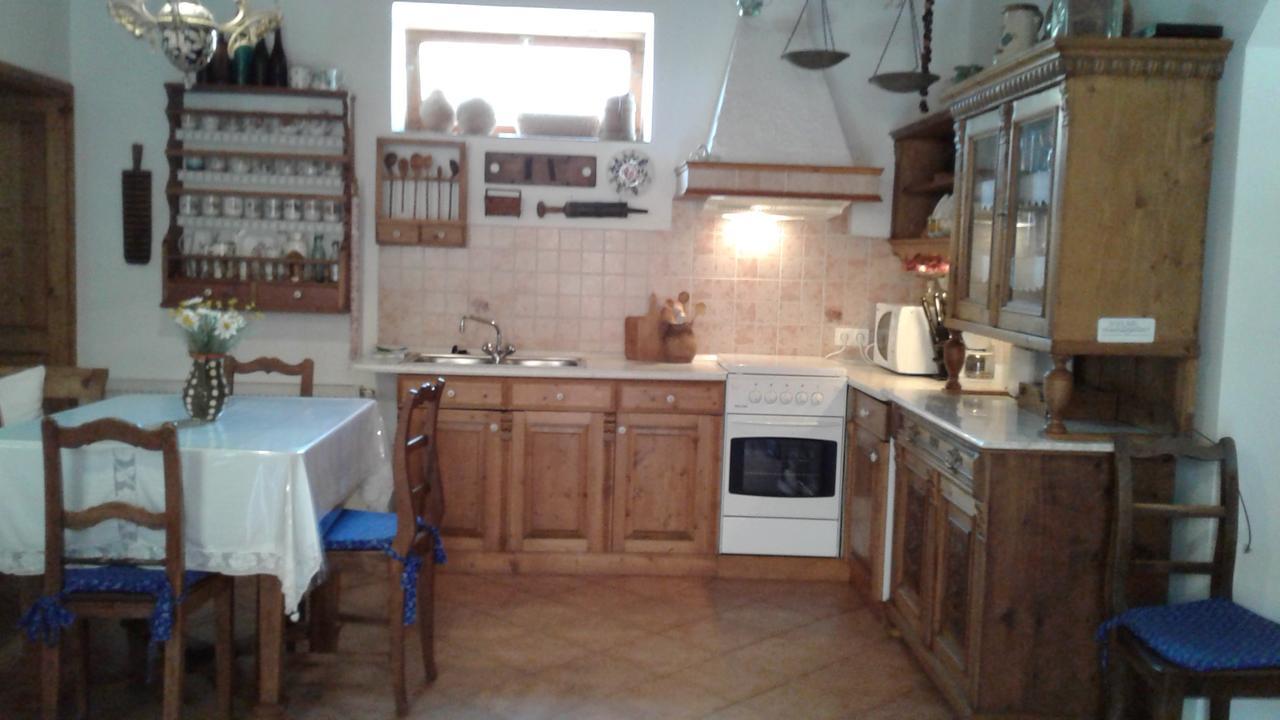 Nosztalgia Vendeghaz Hotel Mezőkövesd Buitenkant foto
