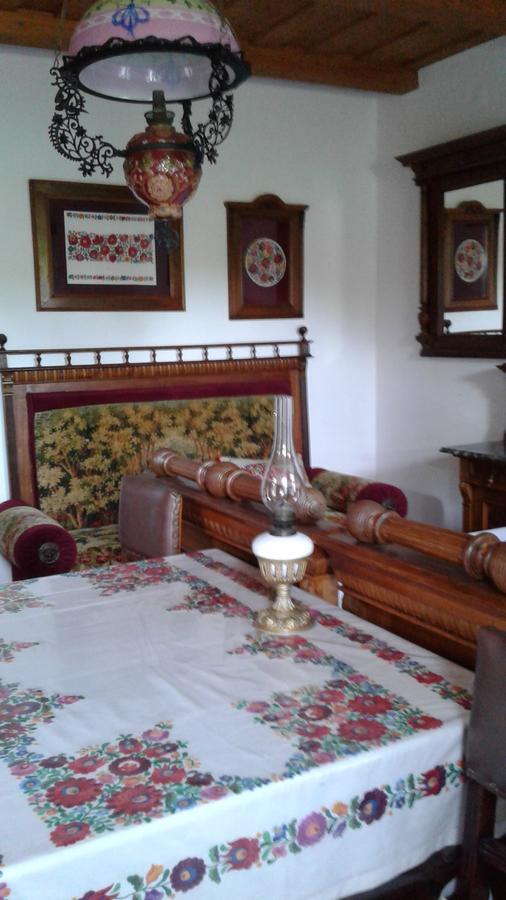 Nosztalgia Vendeghaz Hotel Mezőkövesd Buitenkant foto